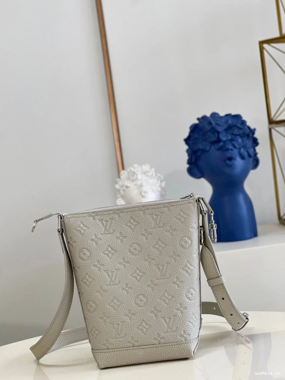 WIS VUITTON LOUIS PM HOBO CRUISER 0808